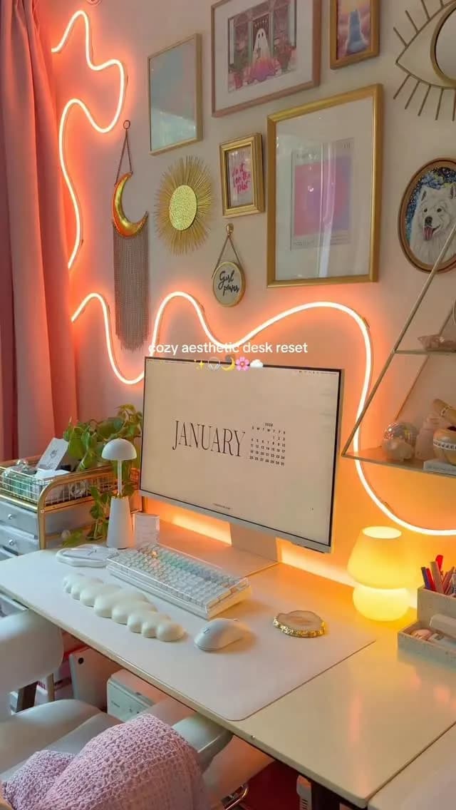 Did you know… your wfh space doesn’t have to be boring? 🤌✨ Comment DESK & I’ll send you the 🔗’s to everything here so you can create your own cozy desk setup 🤍🌸 and YES, my chair reclines and it’s the best. I’ve had it over a year now. 
.
Desk tour, cozy aesthetic, gaming setup, computer monitor, desk #desksetup #desktour #fypreelsシ゚ #aesthetichome #cozydesksetup